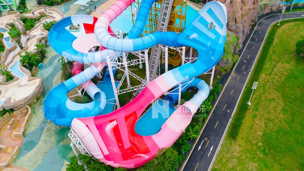 双重风暴，极致竞速——星际盘旋+巨浪翻滚组合引爆水乐园刺激体验