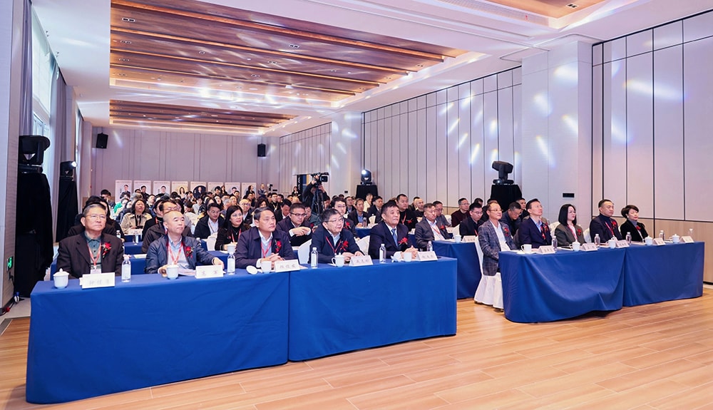 科技铸就非凡体验，专业成就行业标杆——jinnianhui今年会游乐荣膺2025金冠奖“杰出水滑道设备奖”